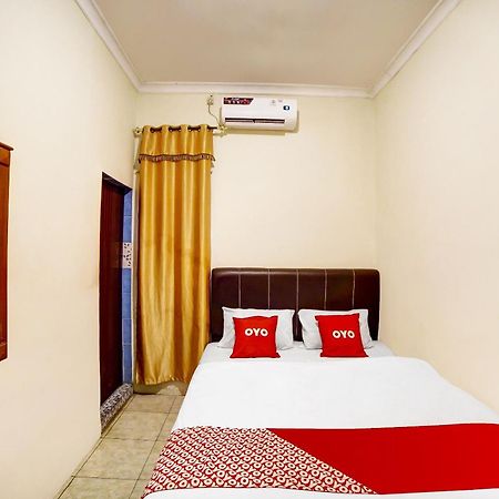 Oyo 91199 Felicia Homestay Medan Kültér fotó