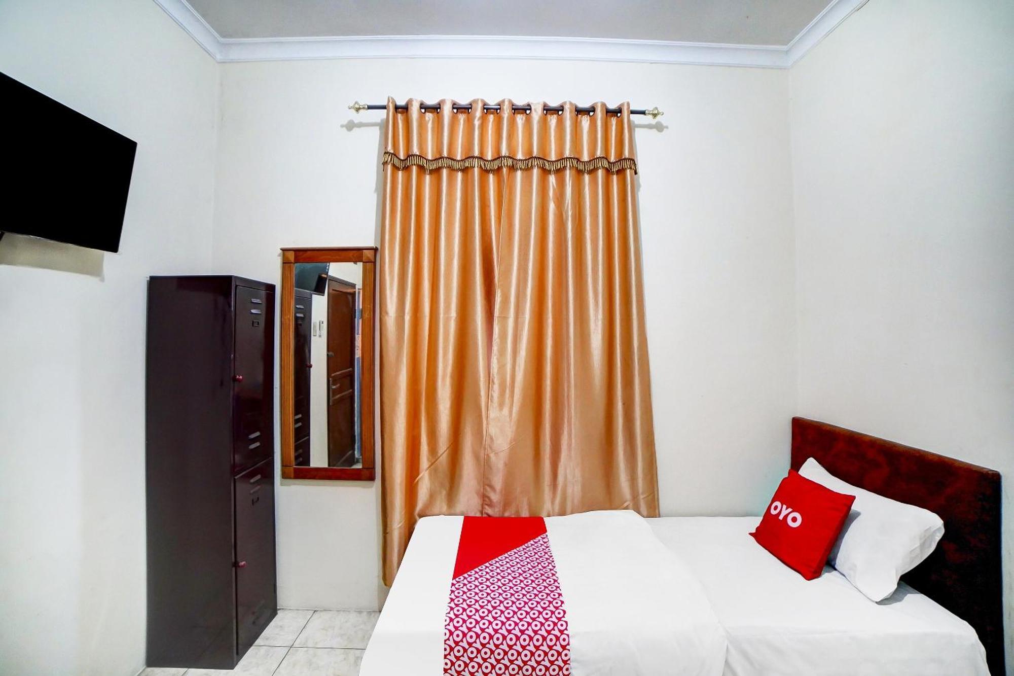 Oyo 91199 Felicia Homestay Medan Kültér fotó