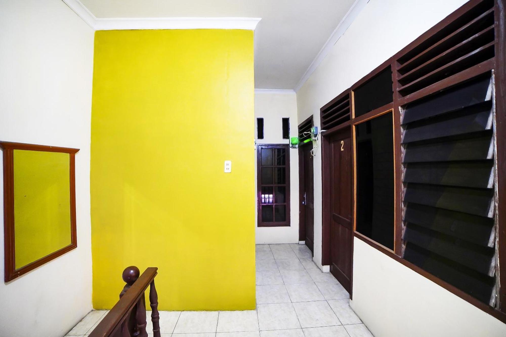 Oyo 91199 Felicia Homestay Medan Kültér fotó