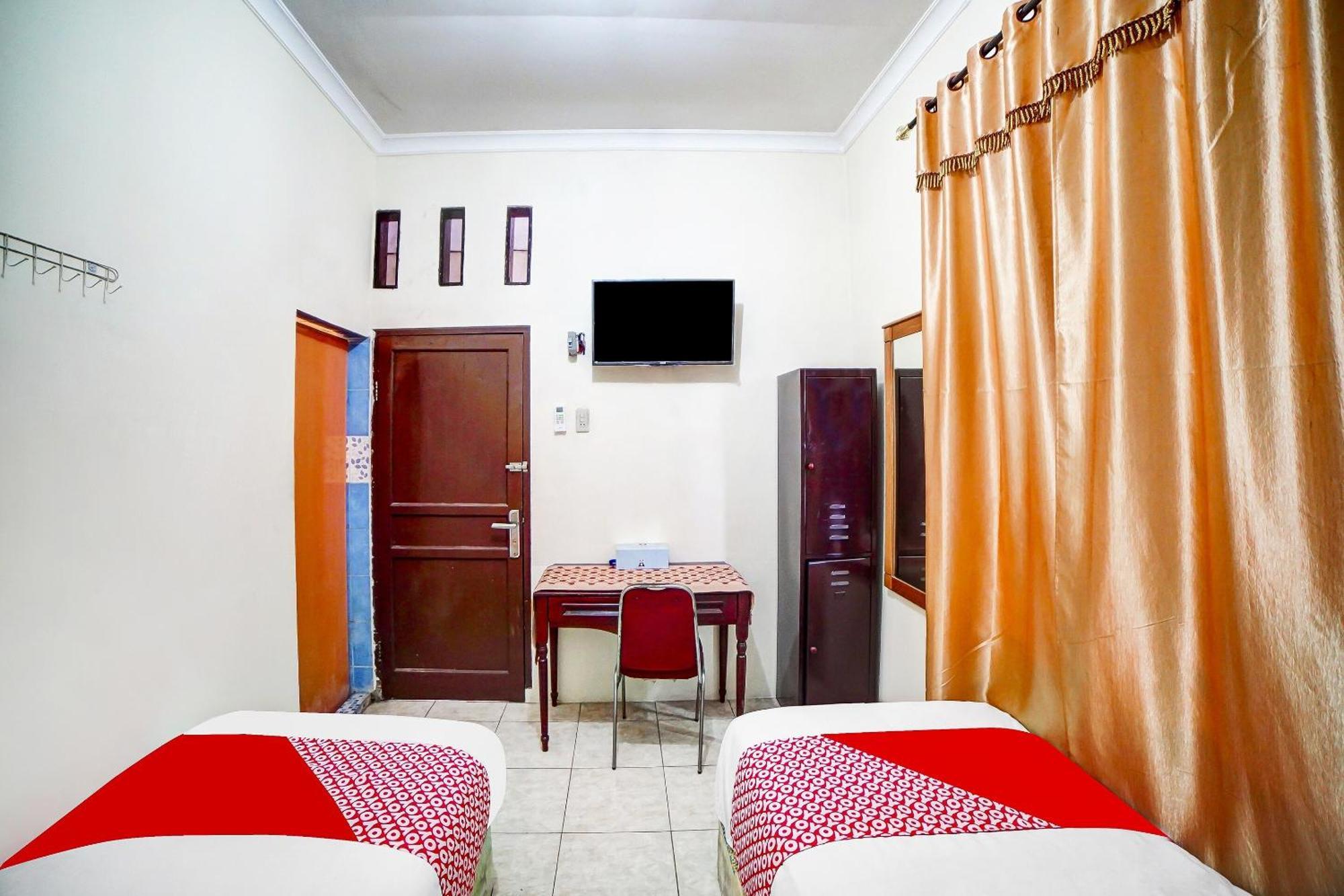 Oyo 91199 Felicia Homestay Medan Kültér fotó