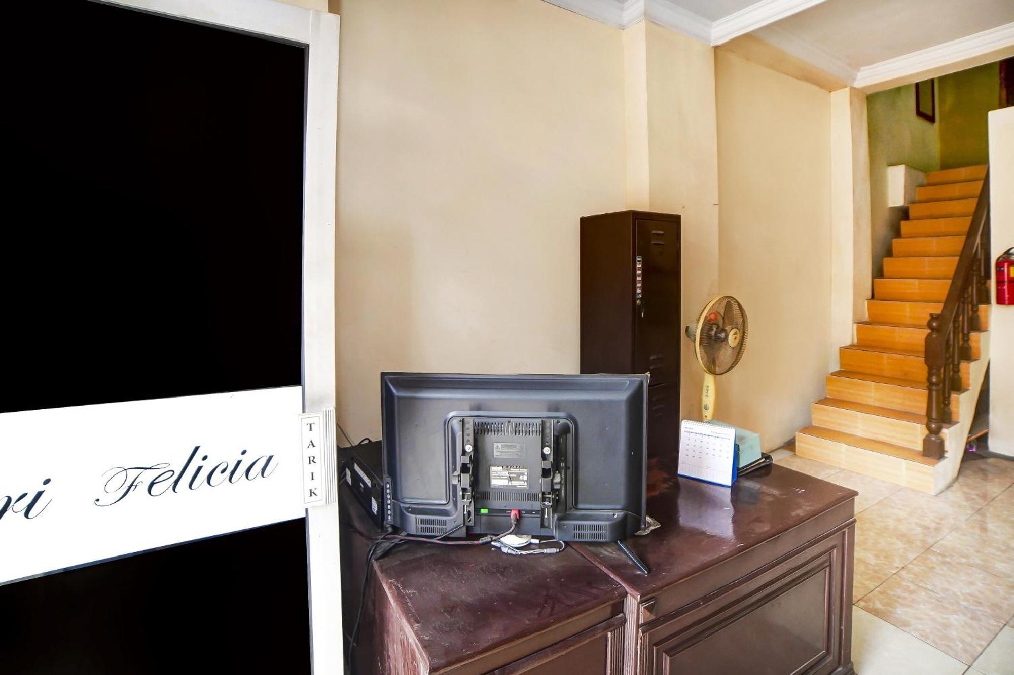 Oyo 91199 Felicia Homestay Medan Kültér fotó