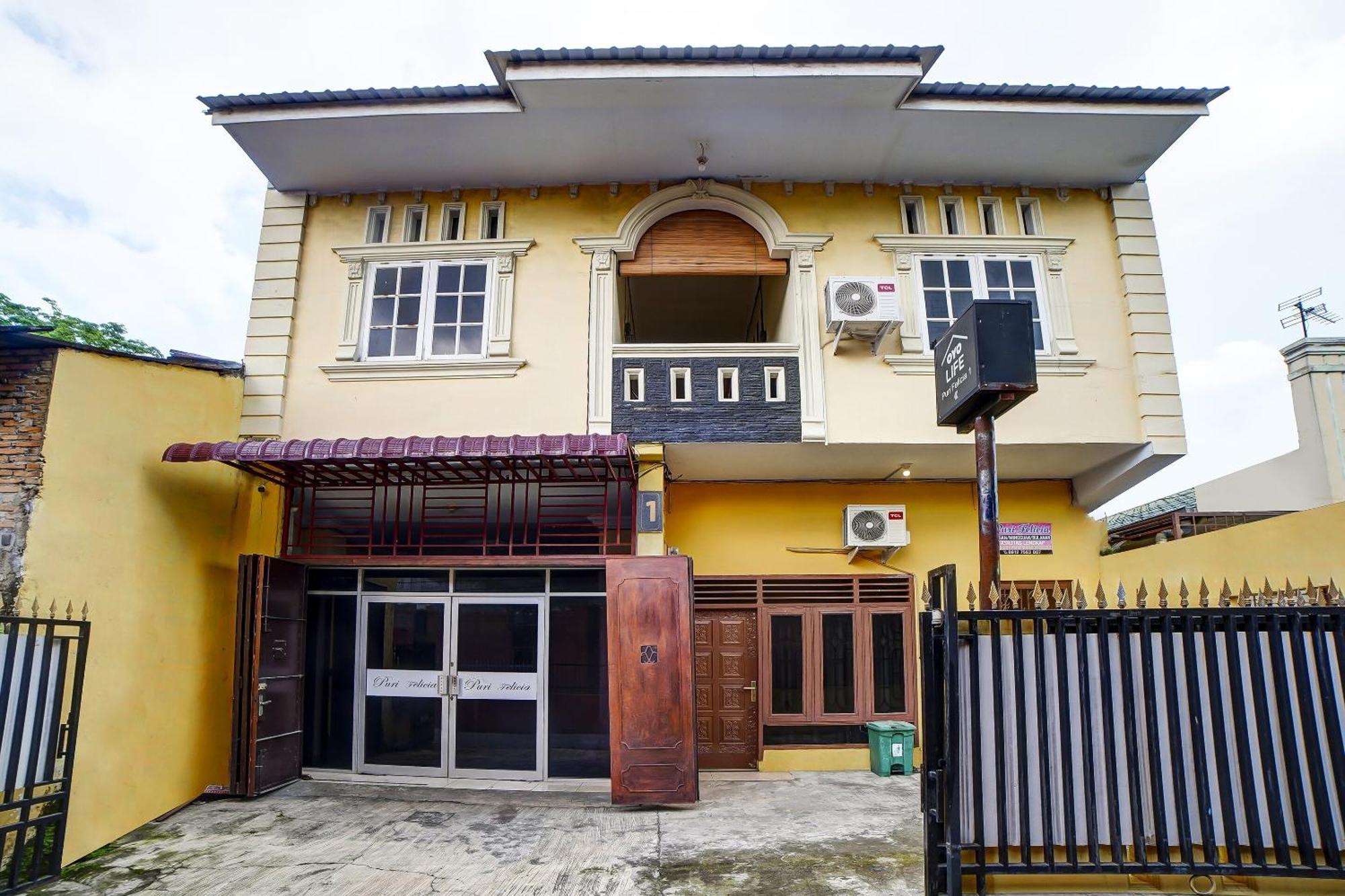 Oyo 91199 Felicia Homestay Medan Kültér fotó