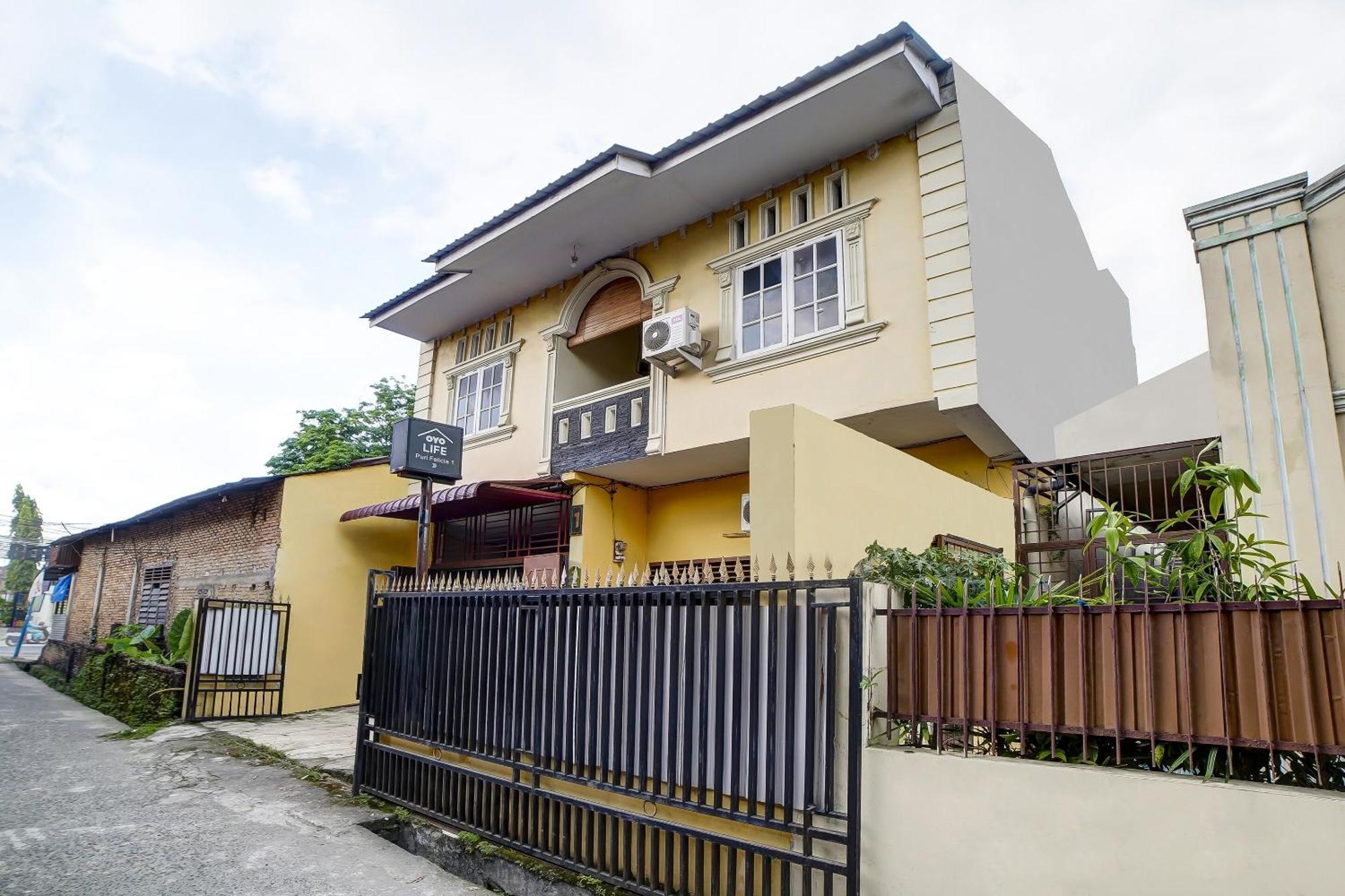 Oyo 91199 Felicia Homestay Medan Kültér fotó